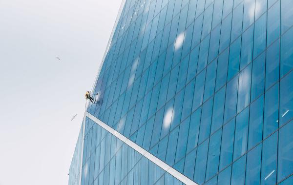 Trinity Gate Investments Interview with HG, window cleaner rappelling down a skyscraper